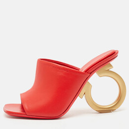 Salvatore Ferragamo: Красные сандалии 