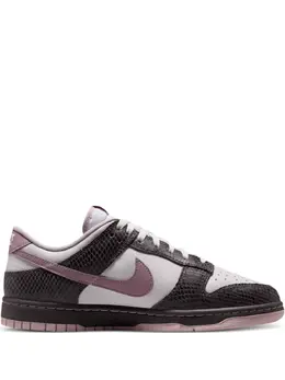 Nike: Фиолетовые кроссовки  Dunk Low SE