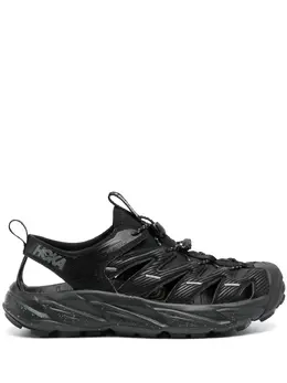 HOKA: Чёрные кроссовки 