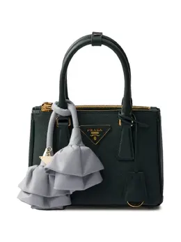 Prada: Зелёная сумка 
