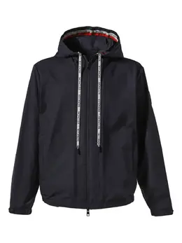 Moncler: Чёрная куртка 