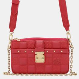 Louis Vuitton: Красная сумка  Pochette