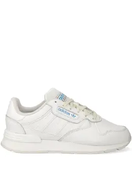adidas: Белые кроссовки 