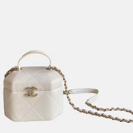 Chanel: Белая сумка 