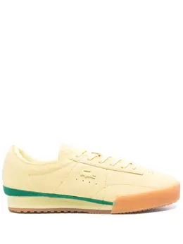Lacoste: Светлые кроссовки 