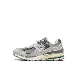 New Balance: Серые кроссовки  2002R