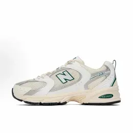 New Balance: Белые кроссовки  530