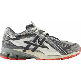 New Balance: Серые кроссовки 