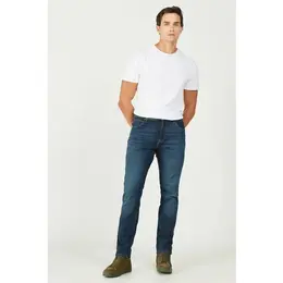 Wrangler: Зауженные джинсы 