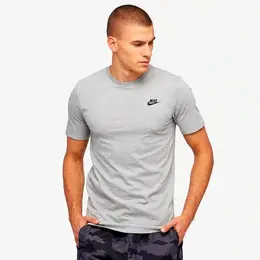 NIKE: Спортивная футболка  Club
