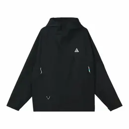 NIKE: Чёрная куртка 
