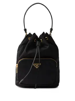 Prada: Чёрная сумка 