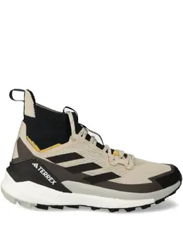 adidas: Светлые кроссовки 