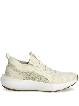 Under Armour: Светлые кроссовки  HOVR Phantom 3