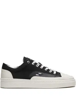 Filling Pieces: Чёрные кроссовки 