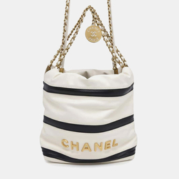 Chanel: Белая сумка 