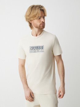 Guess: Белая футболка 