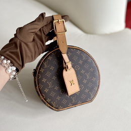 Louis Vuitton: Коричневая сумка 