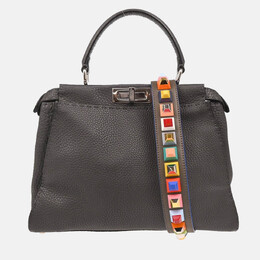 Fendi: Серая сумка  Peekaboo