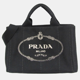 Prada: Чёрная сумка 