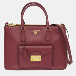 Prada: Фиолетовая сумка 