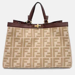 Fendi: Бежевая сумка  Peekaboo