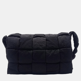 Bottega Veneta: Чёрная сумка  Padded Tech Cassette