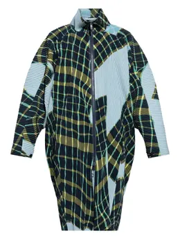 Homme Plissé Issey Miyake: Светлое пальто 