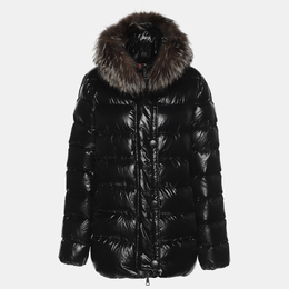 Moncler: Чёрная куртка 