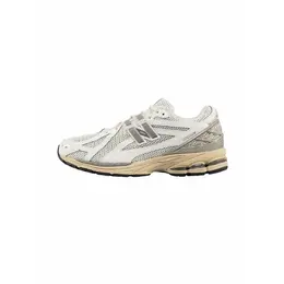 New Balance: Белые кроссовки 