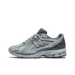 New Balance: Серебристые кроссовки  1906R