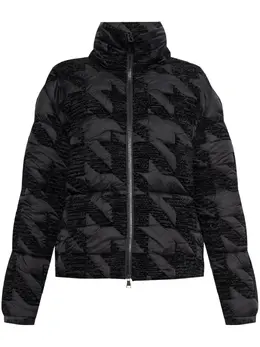 Moncler: Чёрная куртка 