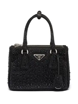 Prada: Чёрная сумка 