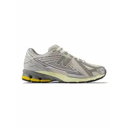 New Balance: Серебристые кроссовки 