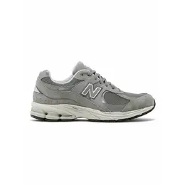 New Balance: Серые кроссовки  2002R
