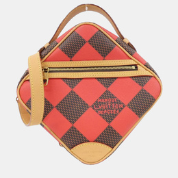 Louis Vuitton: Красная сумка 