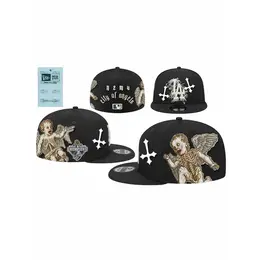 NEW ERA: Тёмная кепка 