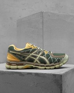 ASICS: Яркие кроссовки 