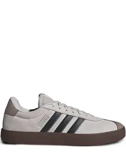 adidas: Светлые кроссовки 