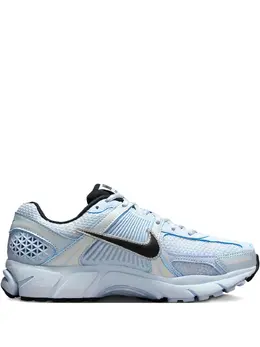 Nike: Светлые кроссовки 