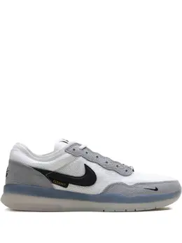 Nike: Светлые кроссовки 
