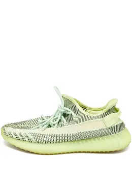 adidas Yeezy: Светлые кроссовки 