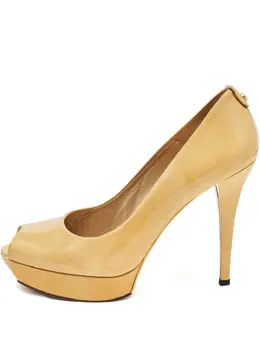 Stuart Weitzman: Светлые туфли 