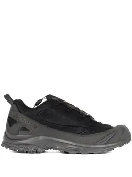 Salomon: Чёрные кроссовки 
