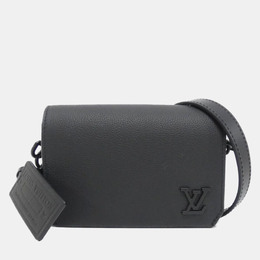 Louis Vuitton: Чёрная сумка 