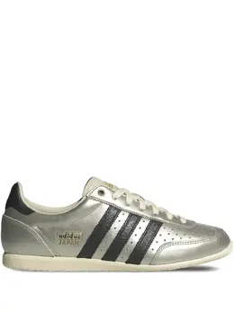 adidas: Серебристые кроссовки 