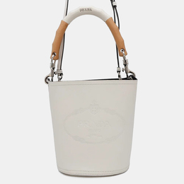 Prada: Белая сумка 
