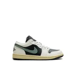 NIKE: Серые кроссовки 