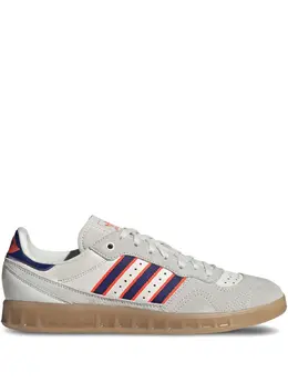 adidas: Белые кроссовки  Suede