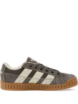 adidas: Кроссовки 